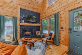 Cozy Cabin Retreat - 1 mi to GSMNP - Hot Tub, Pool Table, King Suite & Loft